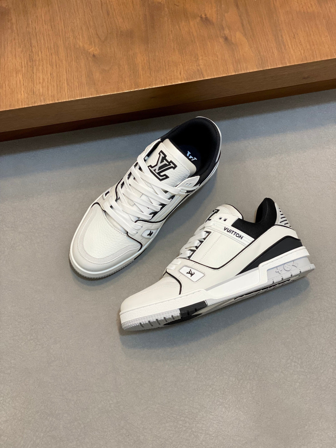 LV Trainer - White/Black