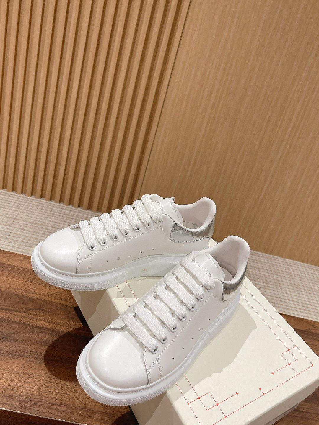 MCQN Sneaker - White/Silver