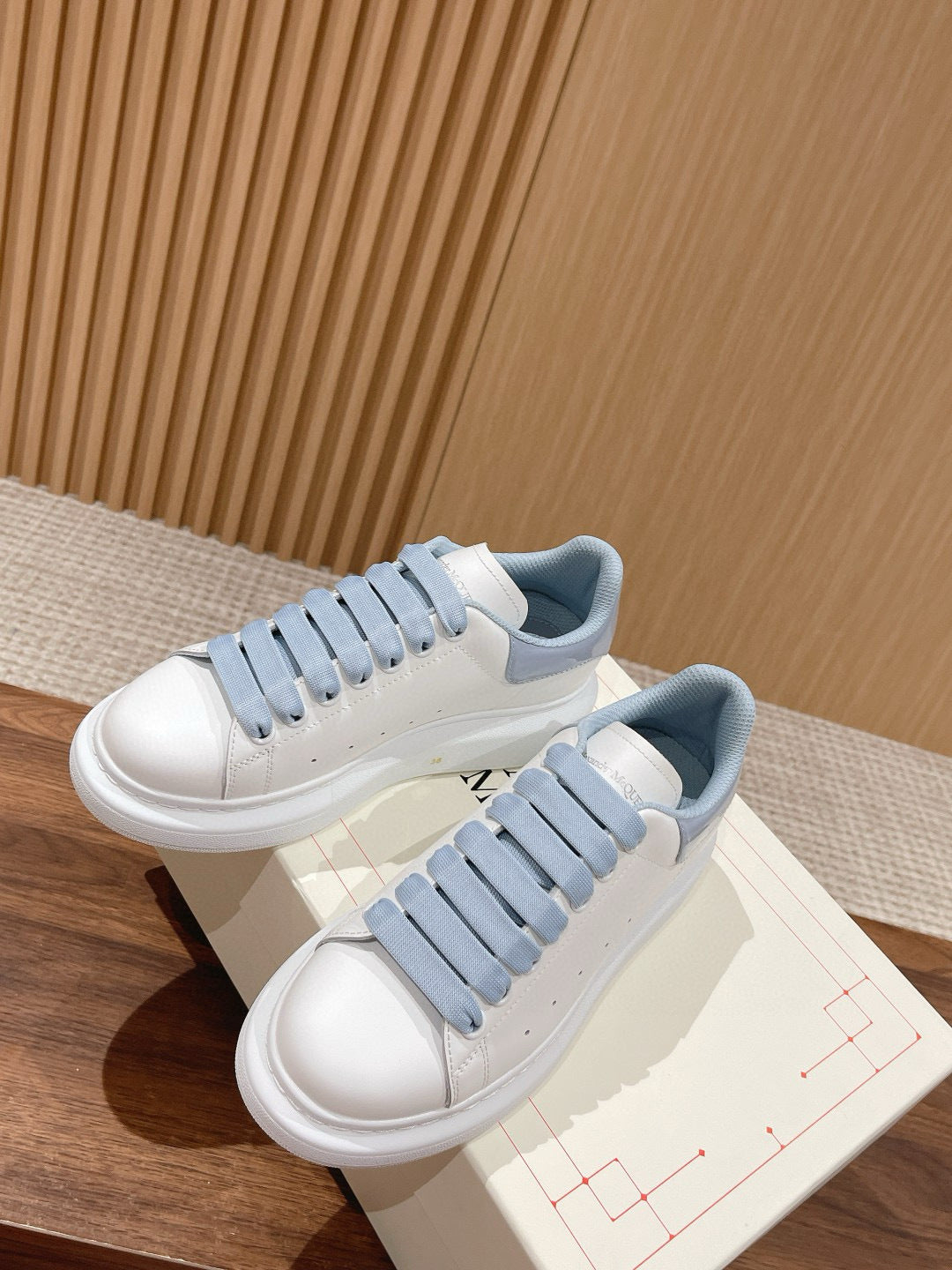 MCQN Sneaker - White/Blue