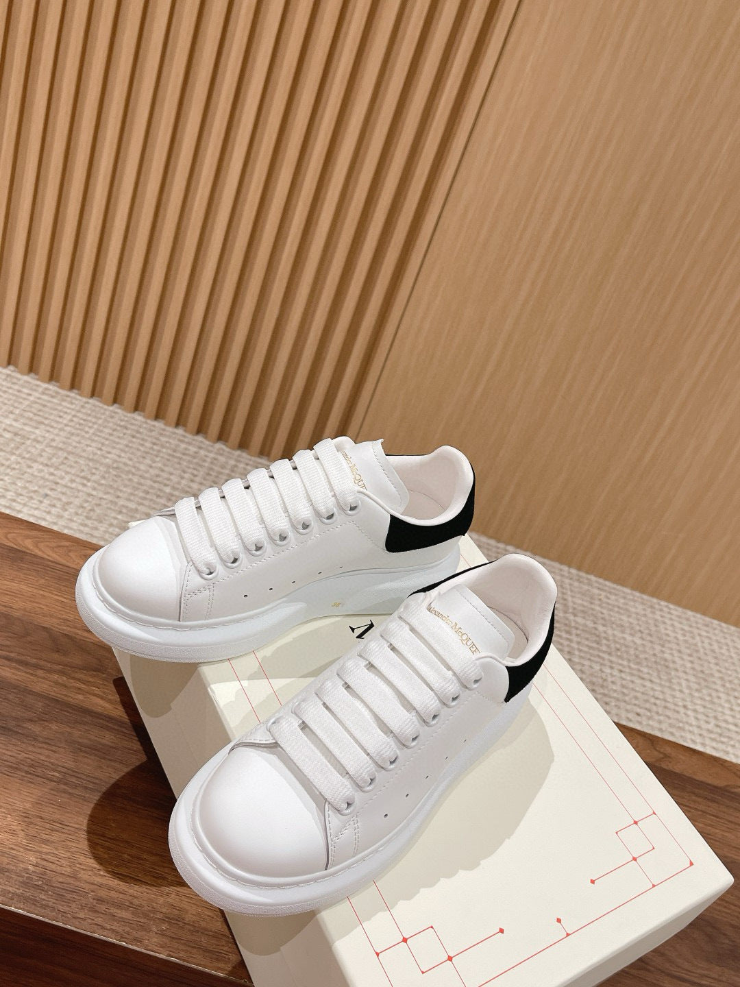 MCQN Sneaker - White/Black