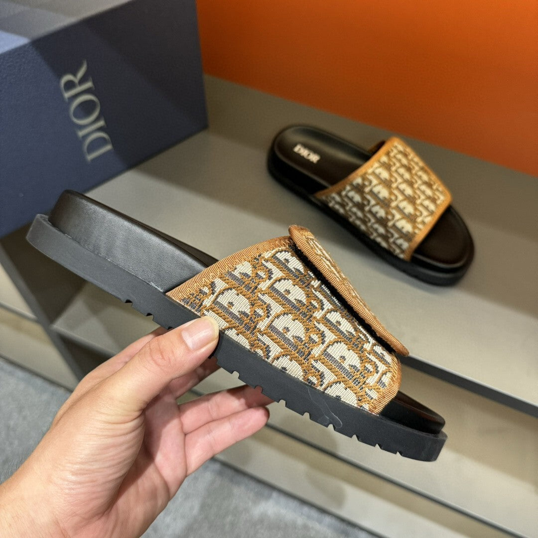 CD Sandal - Beige/Caramel