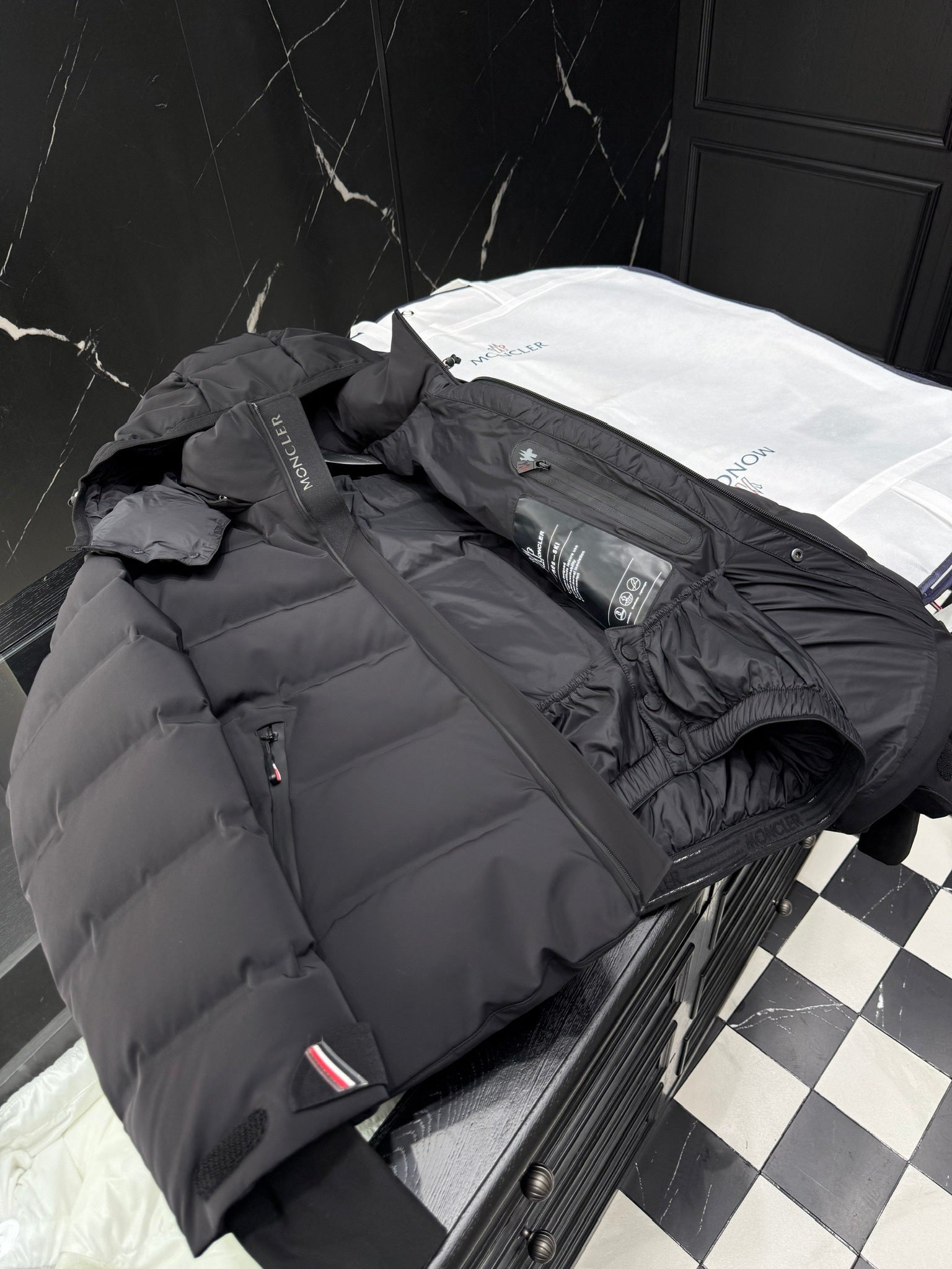 MNCLR Down Jacket - Black