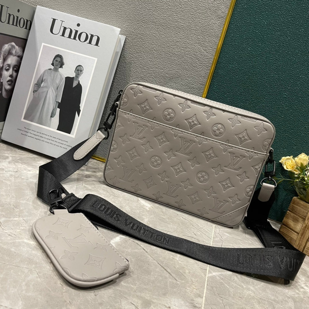 LV MESSENGER BAG - Beige
