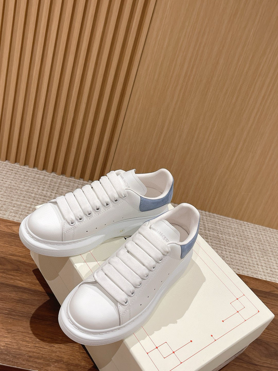 MCQN Sneaker - White/Blue
