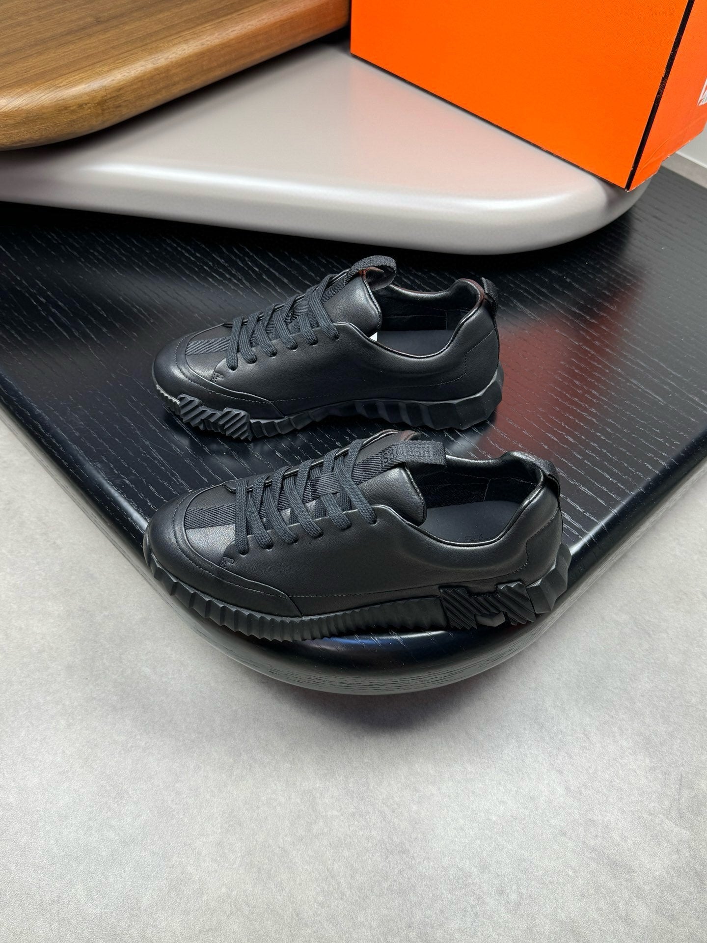HMES Jump Sneaker - Black