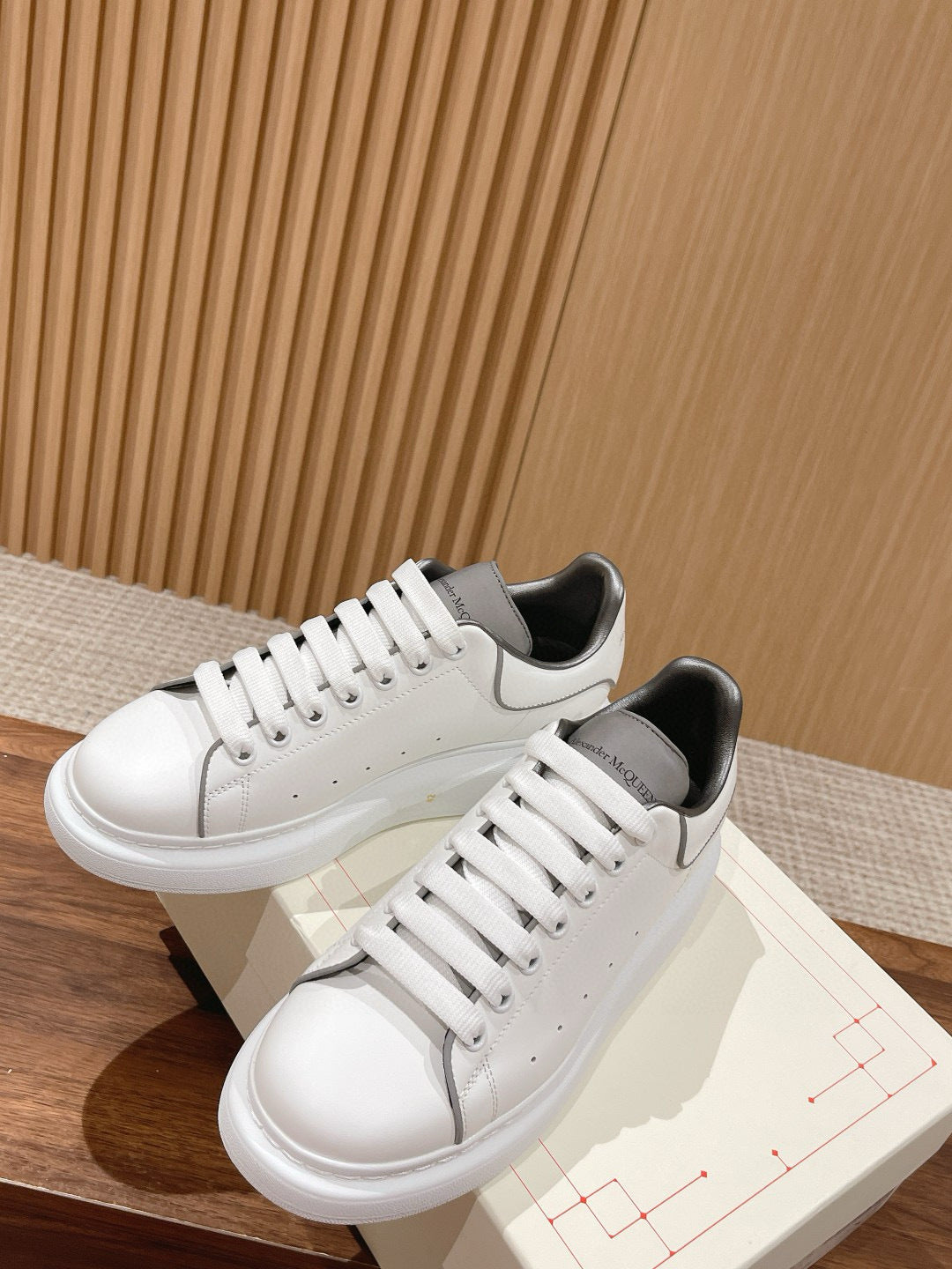 MCQN Sneaker - White/Grey