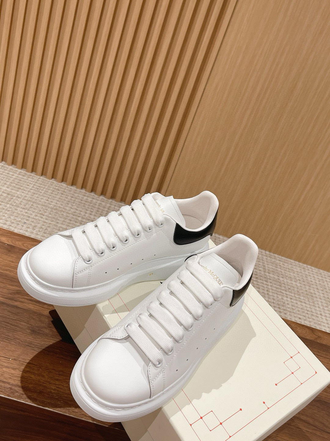 MCQN Sneaker - White/Black