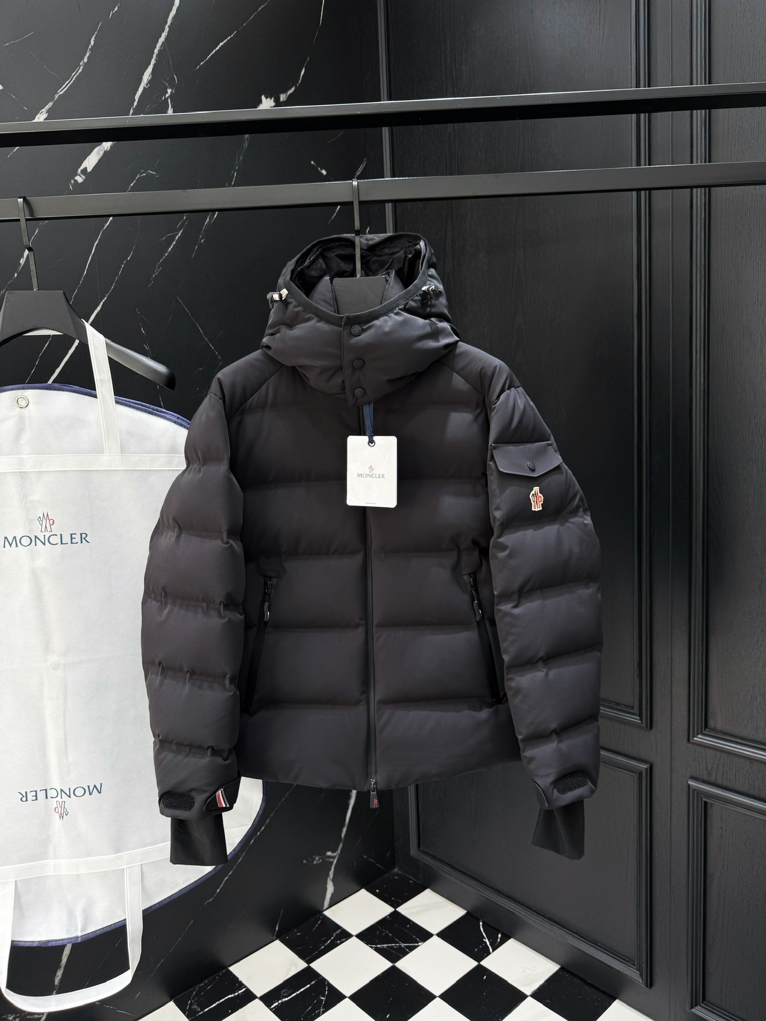 MNCLR Down Jacket - Black