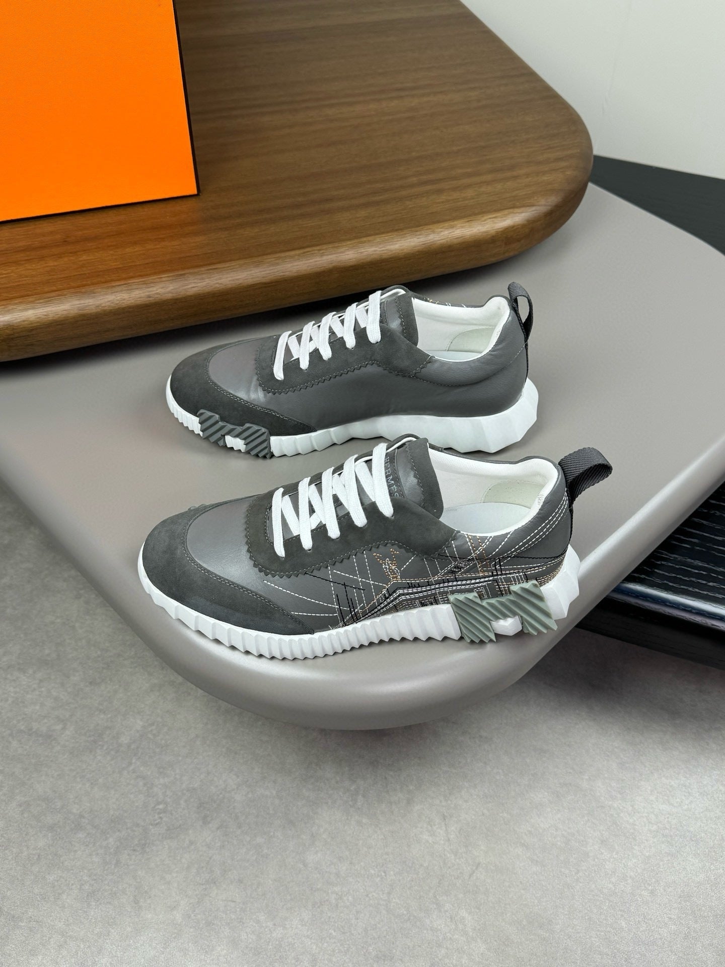 HMES Jump Sneaker - Grey/White