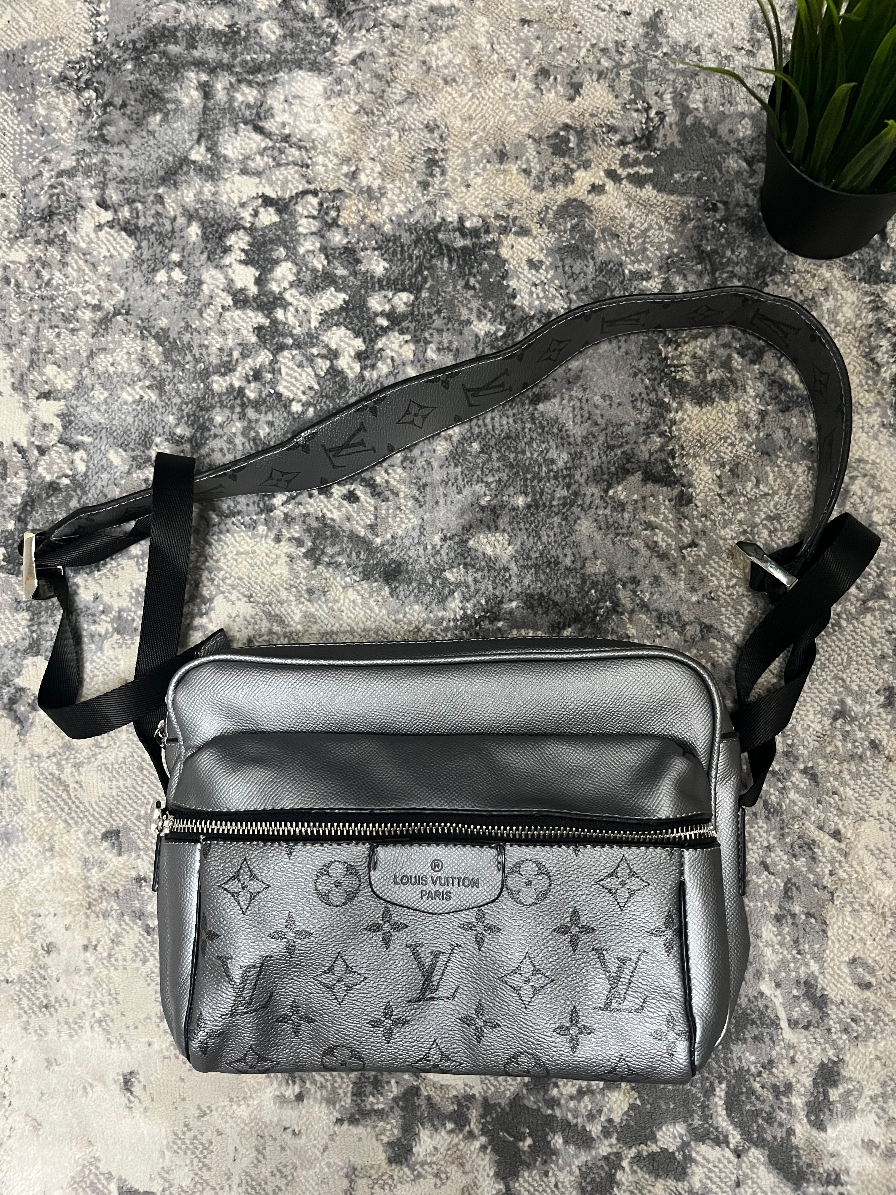 Louis Vuitton Bag - Black