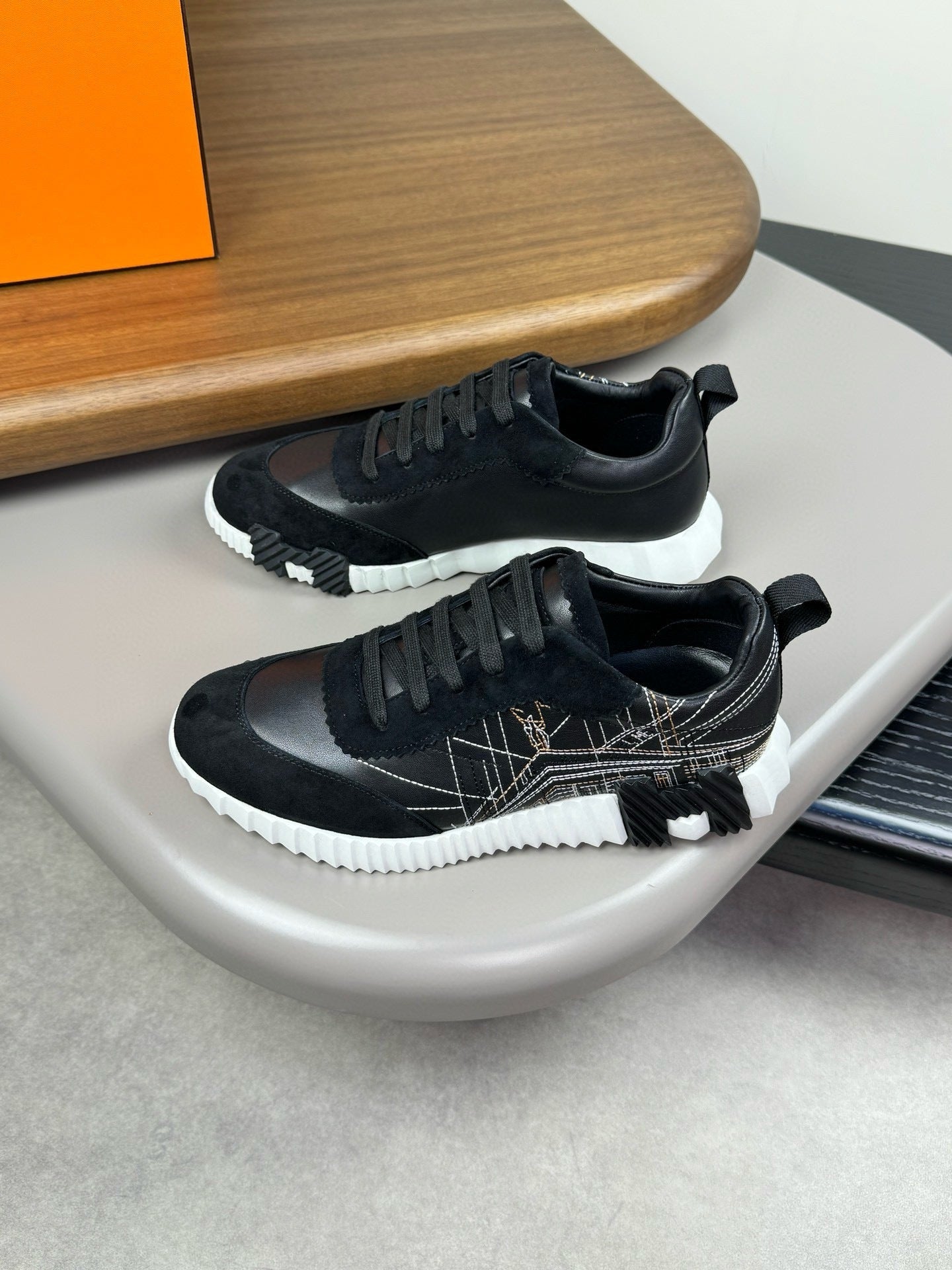 HMES Jump Sneaker - Black