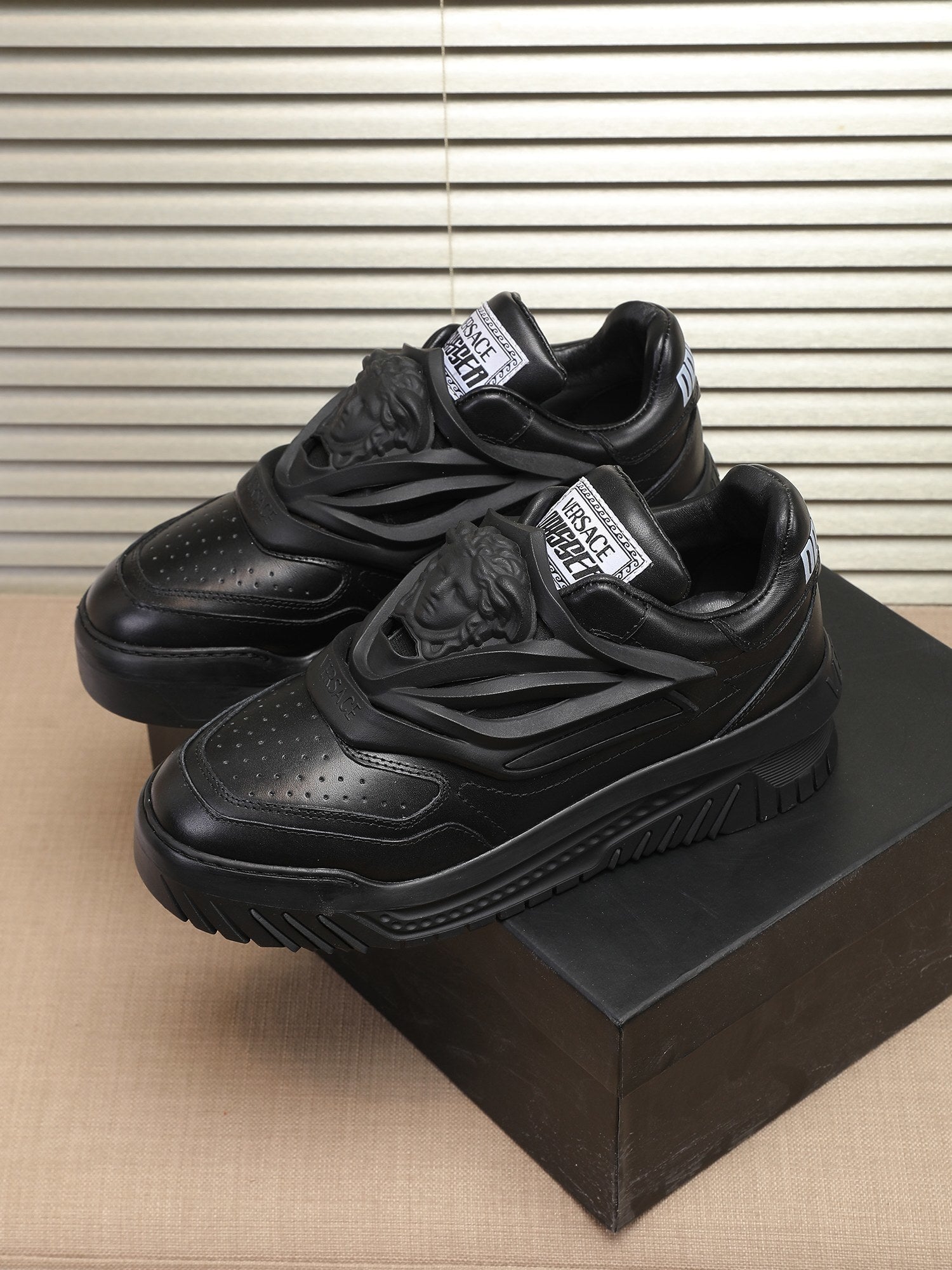 VSC Medusa Sneaker - Black