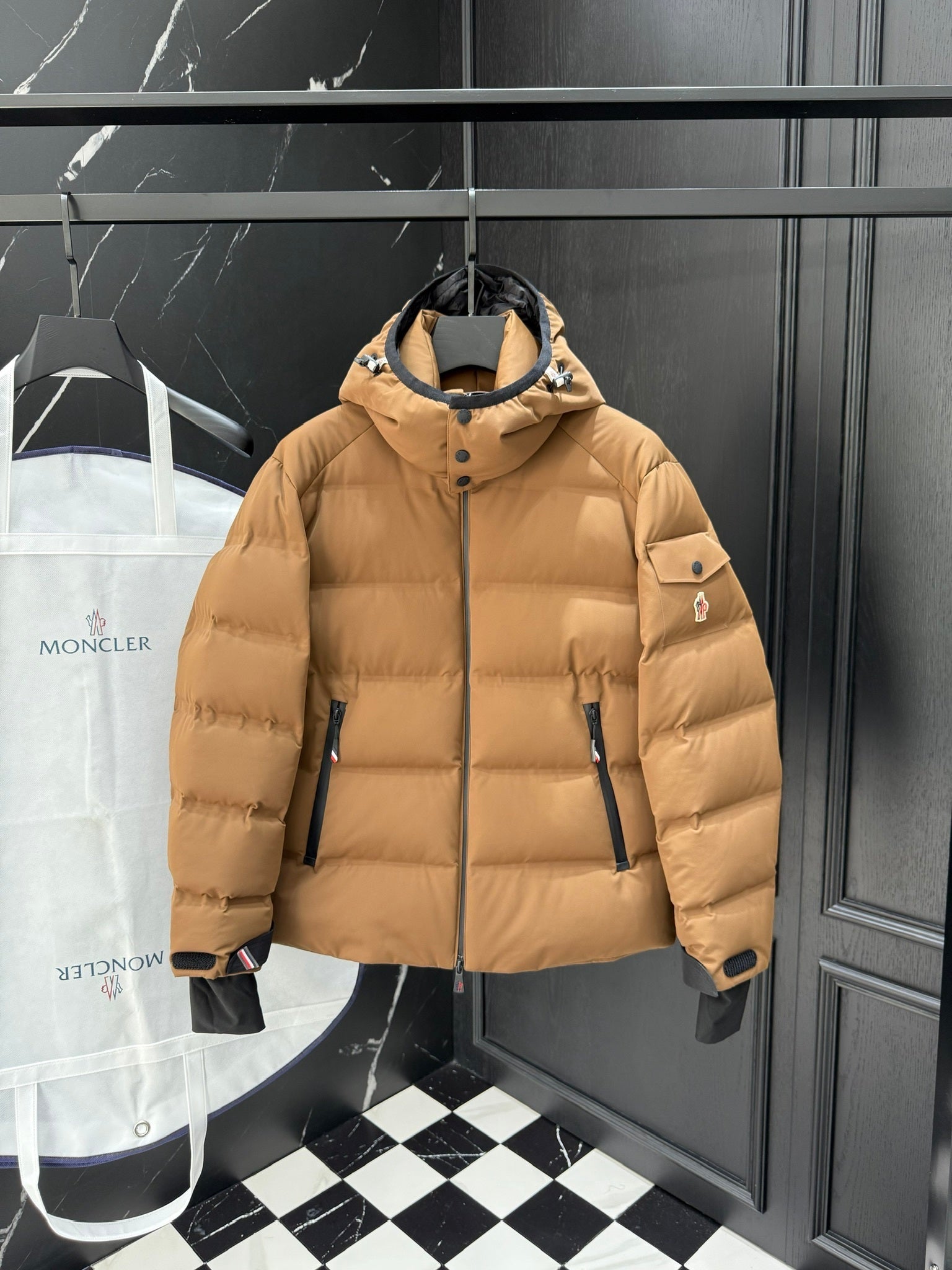 MNCLR Down Jacket - Camel Brown