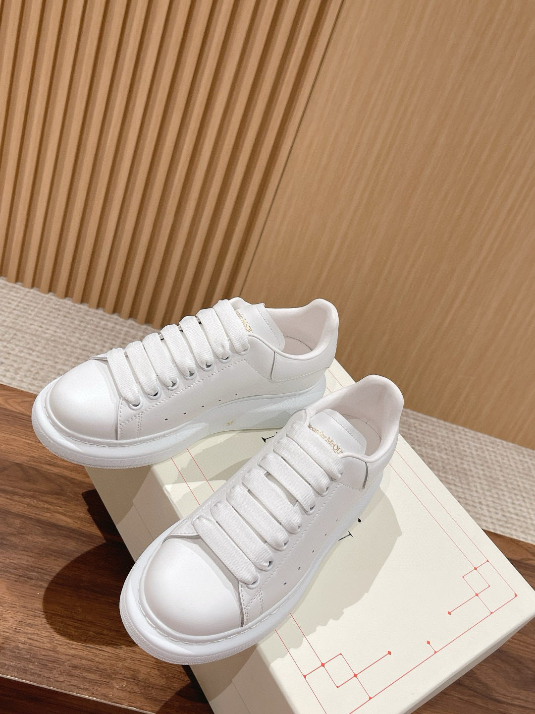 MCQN Sneaker - White