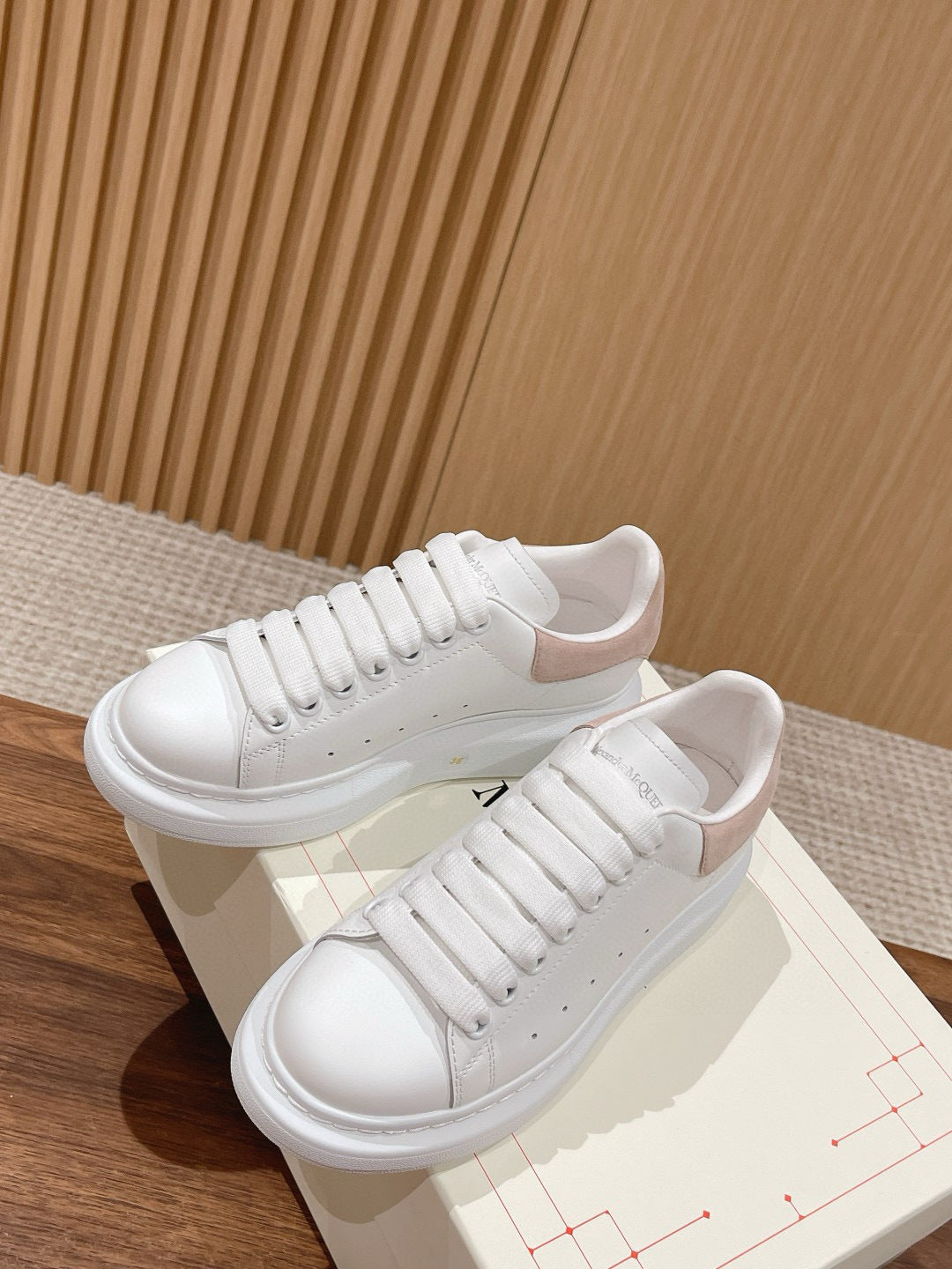 MCQN Sneaker - White/Pink